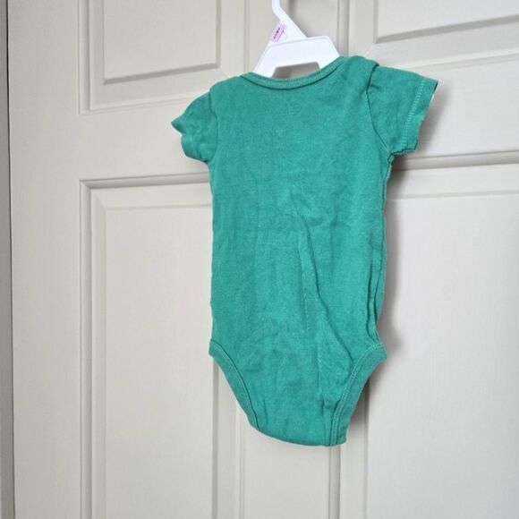 5/$10 carter's short sleeve onesie size 3 m - Picture 4 of 4